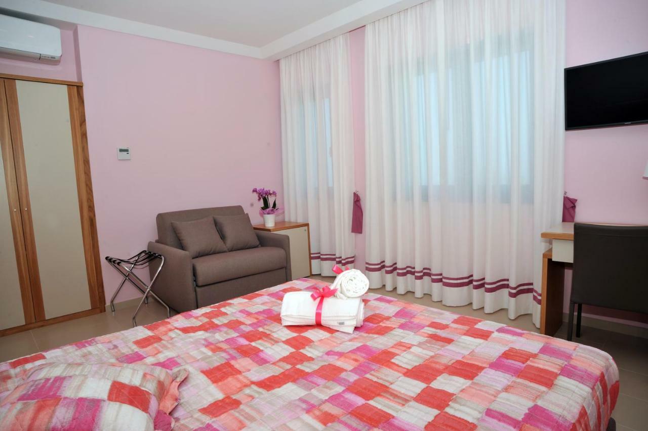 Paradise 3*