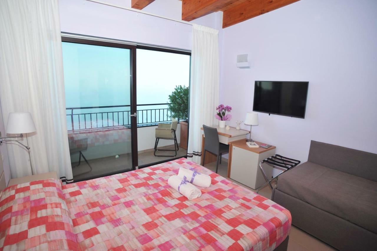Paradise Bed & Breakfast 3*