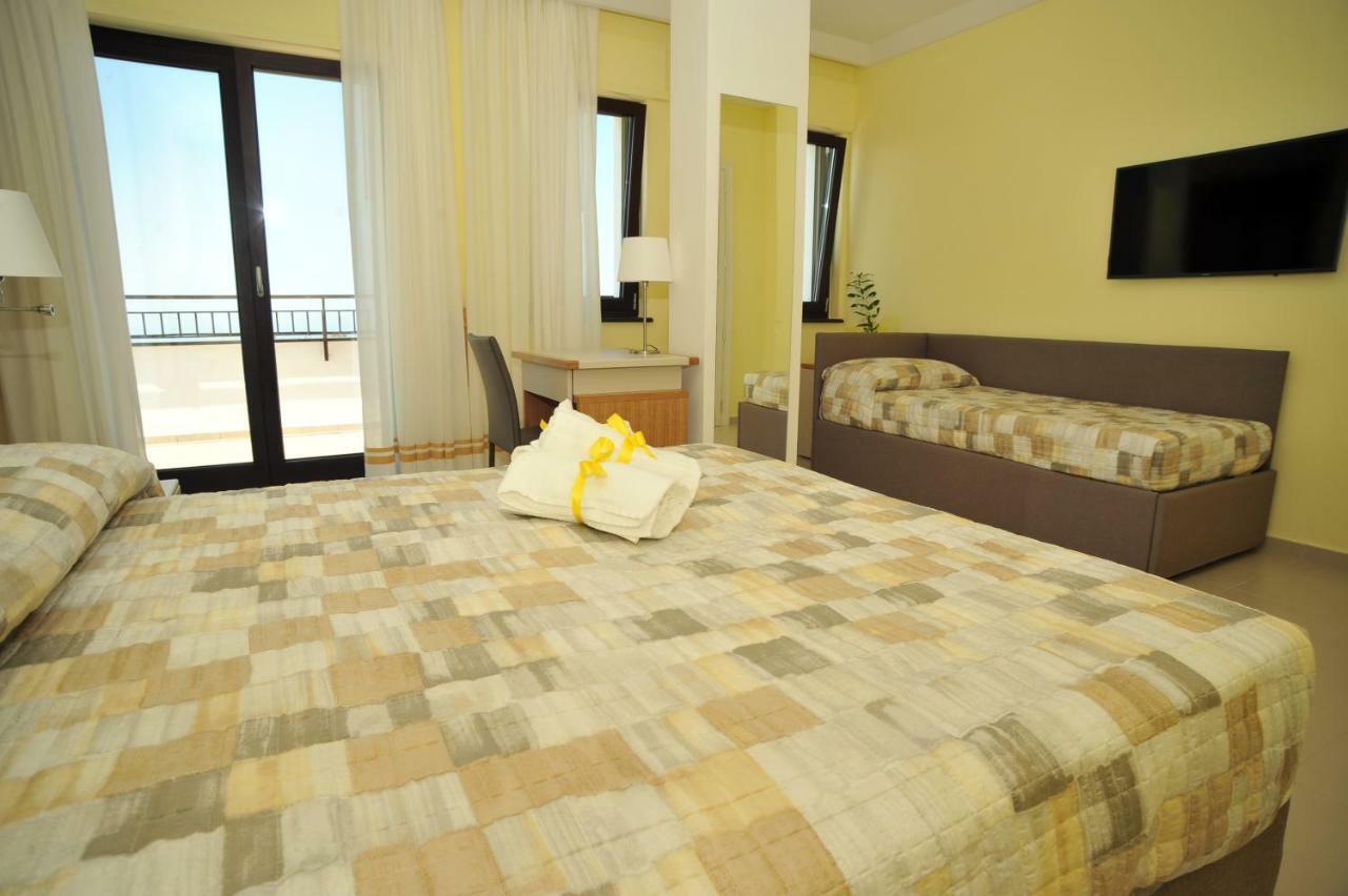 Paradise 3*