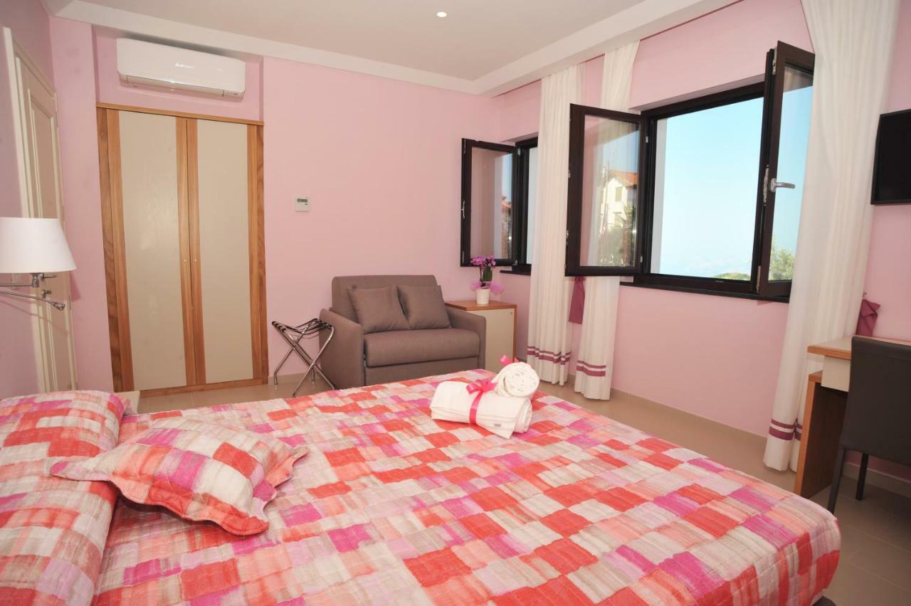 Paradise 3*